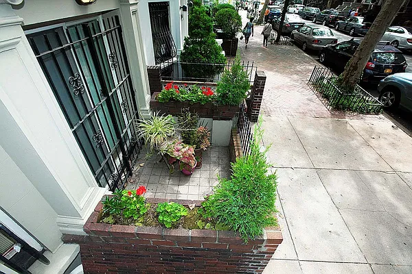 Rented by Larry Tauber, LREB | media 3