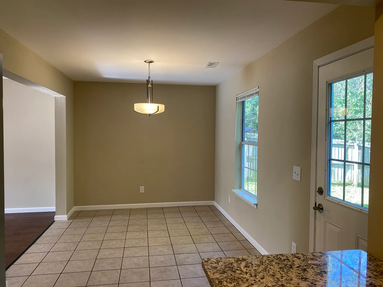 3 bed, 2.5 bath, 1400 sqft, $1,500 — Photo 3