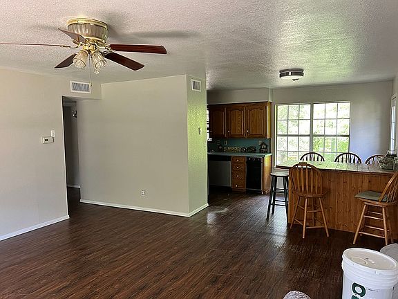 4th image of 36 Cumberland Dr