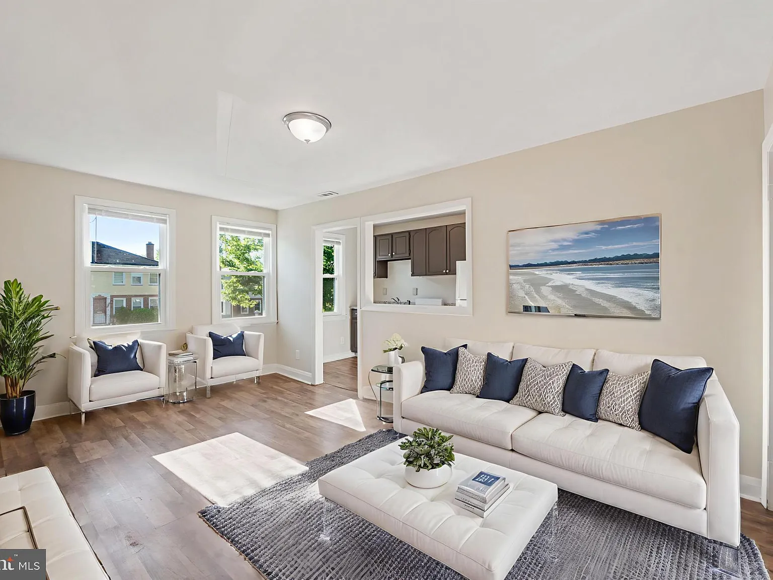 2 bed, 1.0 bath, 932 sqft, $1,200 — Photo 3