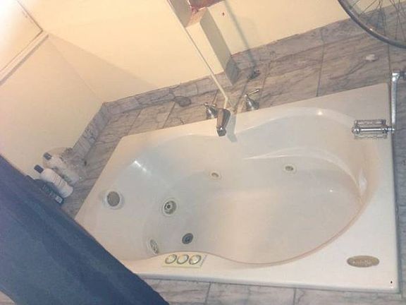 JACUZZI