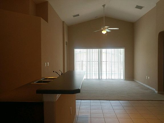 4th image of 132 Vine Dr