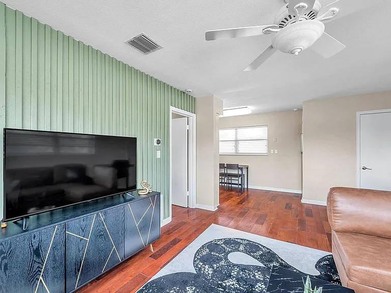5637 Central Ave #1/2 — Photo 7