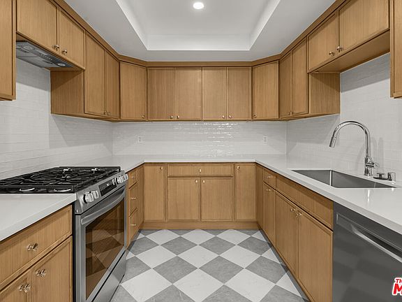 3rd image of 11759 Gateway Blvd
