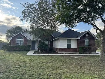 521 Woodlake Dr — Photo 1
