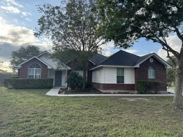 521 Woodlake Dr, McQueeney, TX 78123