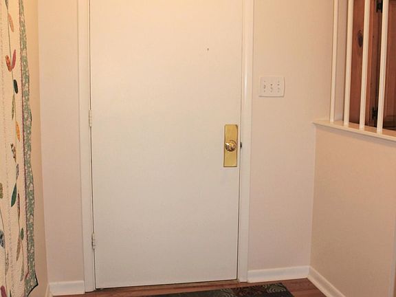 Entry Foyer/Door Closed