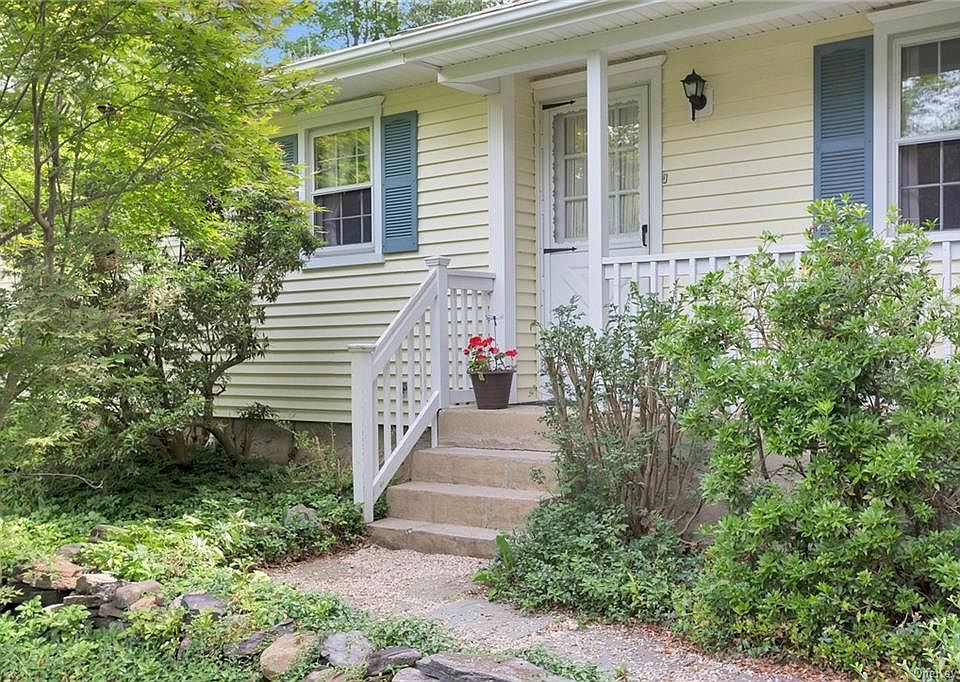 1st image of 63 Hoyt St