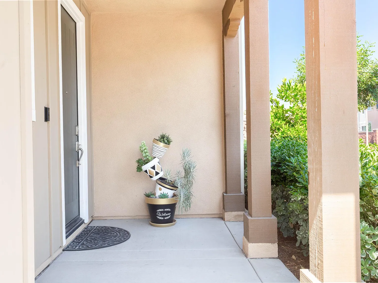 4 bed, 2078 sqft, $4,000 — Photo 4