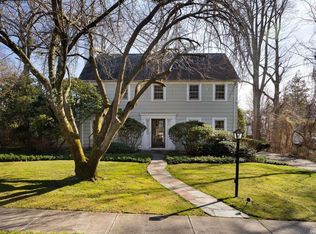 178 Overlook Ave, Great Neck, NY 11021