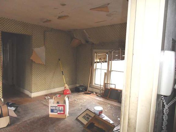 4th image of 7 E Desoto St #E