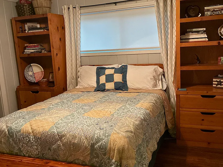 Bedroom 2 - Queen