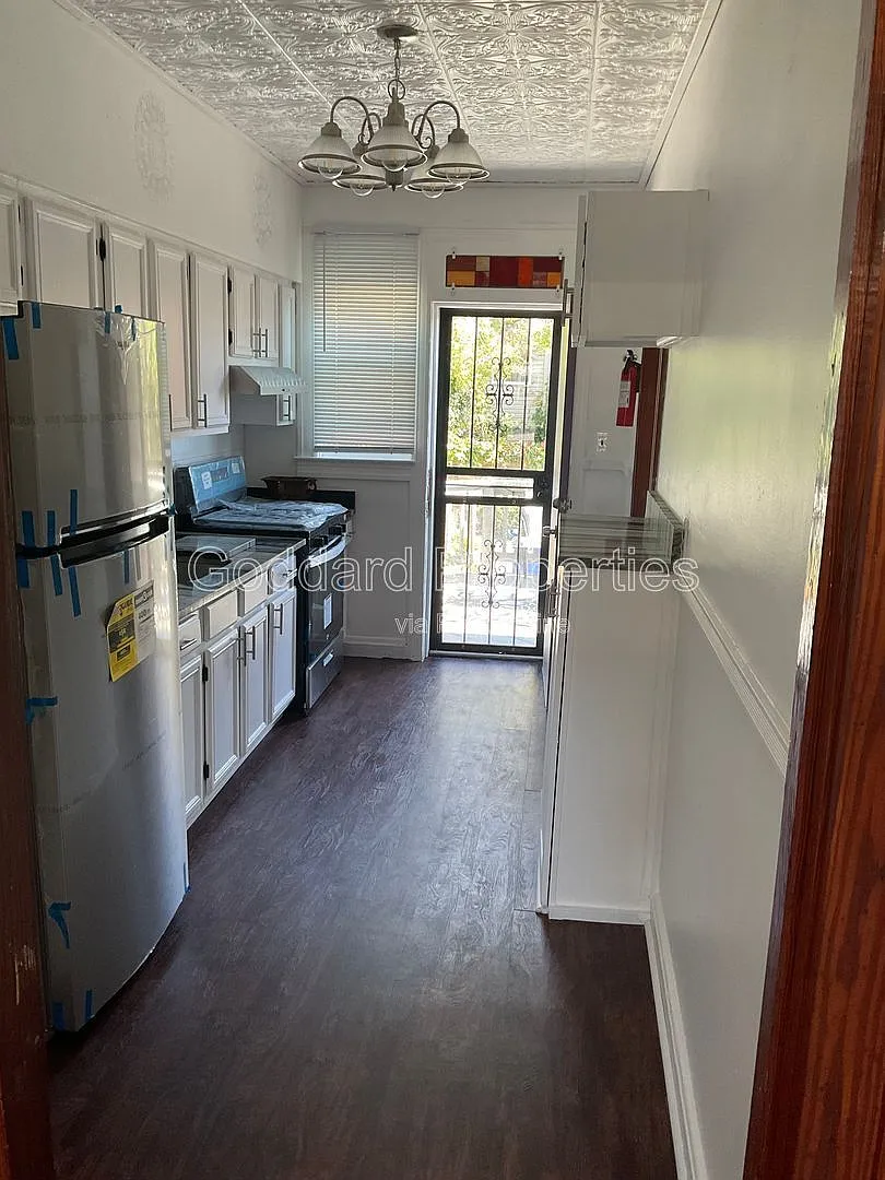 Building Photo - 4320 Sheldon Ave #1