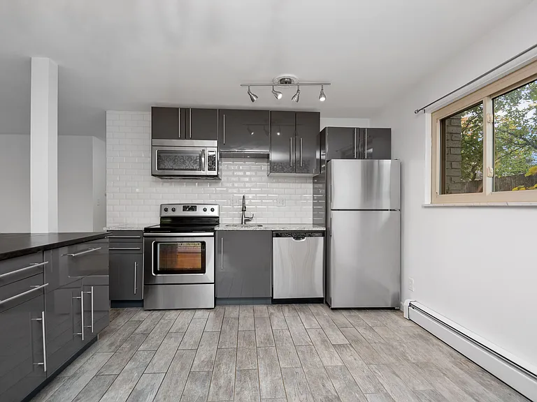 2821 Griffiths Ave-6904 2821 Griffiths Ave-6904
