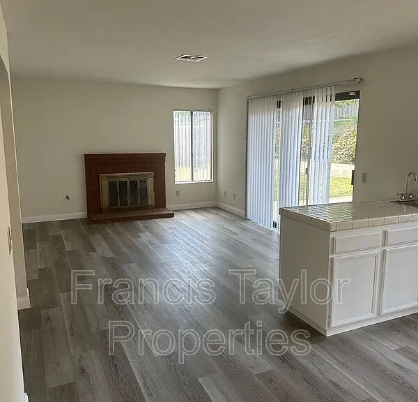 954 Cornwell Ct — Photo 12