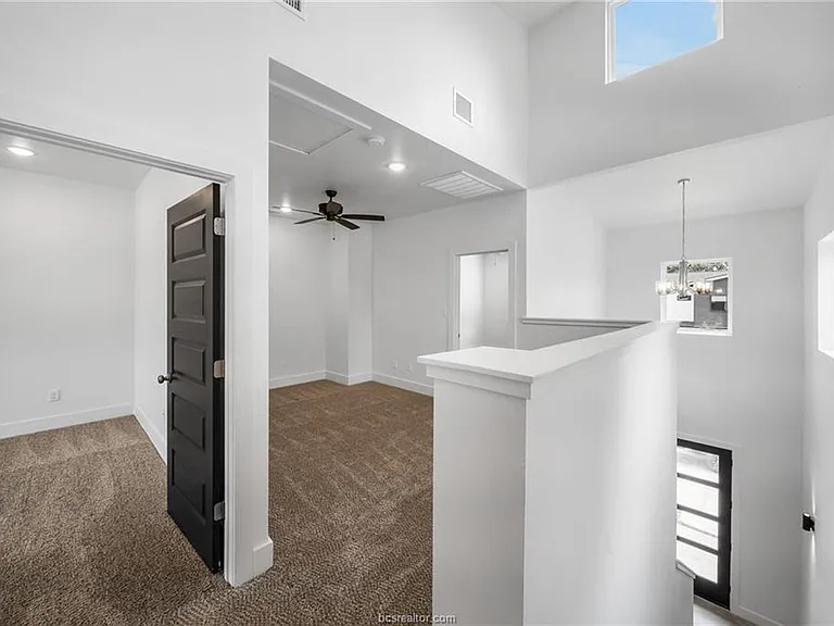 214 Lynn Dr — Photo 14