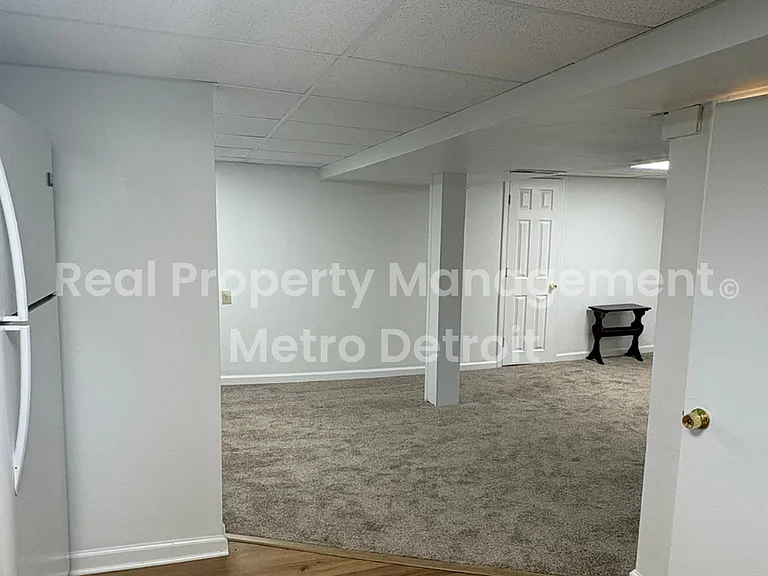 55 1/2 Kensington Blvd — Photo 9