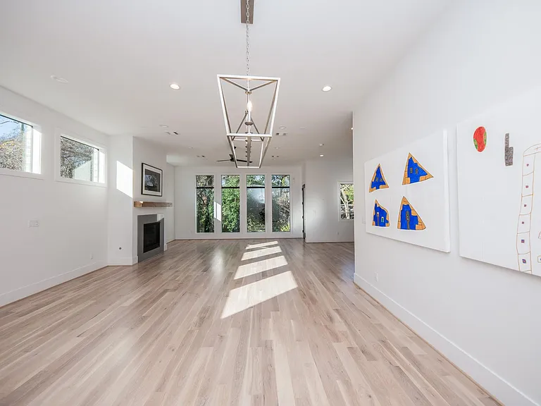 2501 Julian St — Photo 12