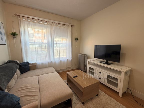 3rd image of 11 Mount Hood Rd APT 4