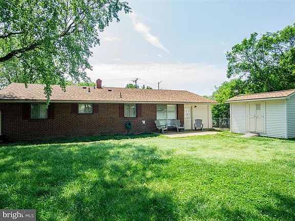 2nd image of 5006 Treetop Ln