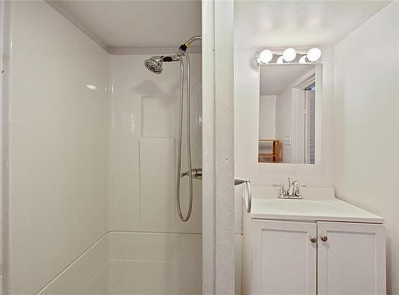 4th image of 2124 Palmer Ave #R