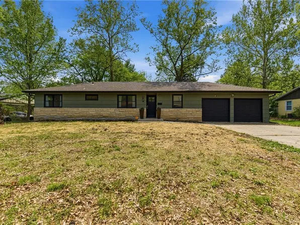 927 W 20th Ter, Lawrence, KS 66046