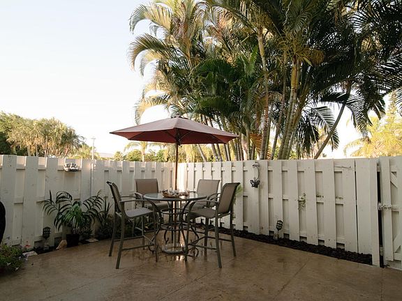 3rd image of 221 Seabreeze Cir