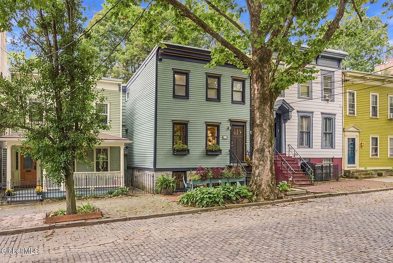 3rd image of 204 Jay Street