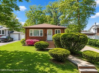 77 Acorn St, Staten Island, NY 10306
