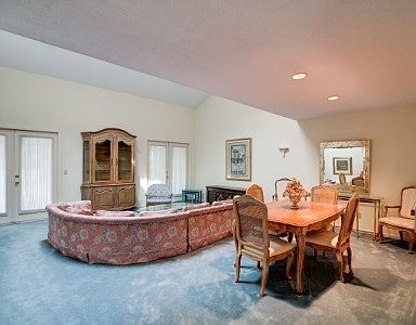 3rd image of 161 Pheasant Run