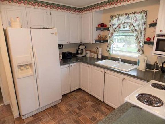 3rd image of 38528 Mallard Ct