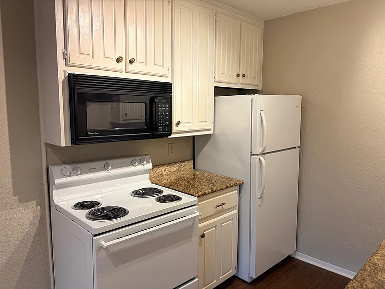 1421 S 12th St #213 — Photo 1