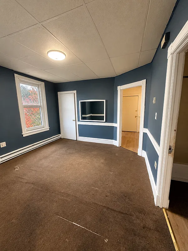 3 bed, 1.0 bath, 1060 sqft, $1,350 — Photo 4