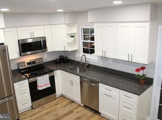 2032 Headlands Cir, Reston, VA 20191