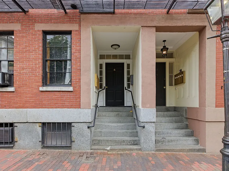 4 Derne St #2 — Photo 2