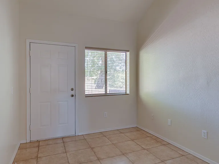 Bella Rosa Apartments — Photo 15