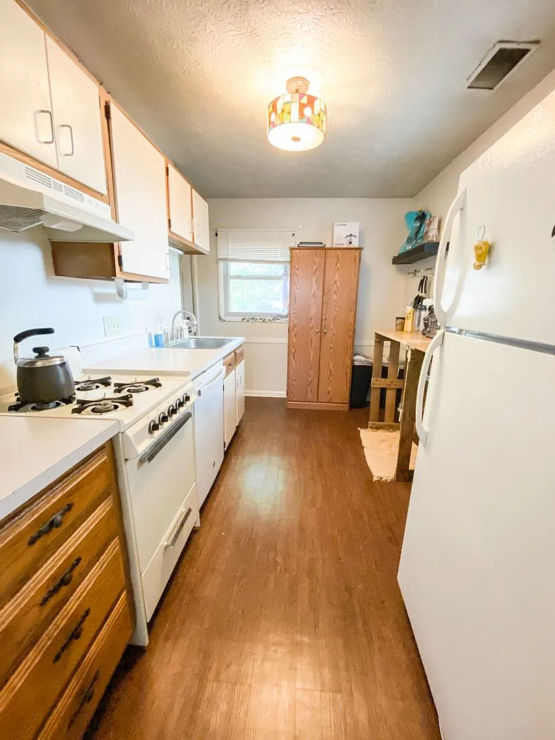 3 Bedroom 1 Bath House with Beautiful Scenery — Photo 4