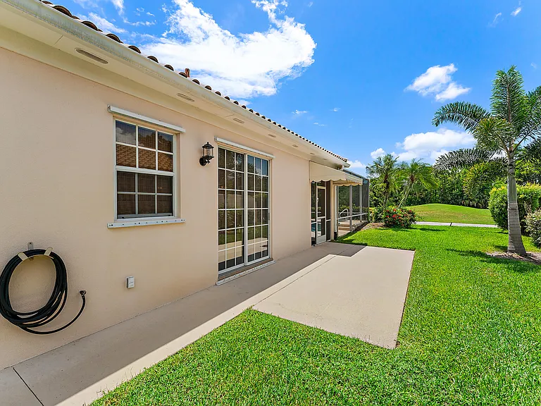 8485 SE Palm Hammock Ln — Photo 42