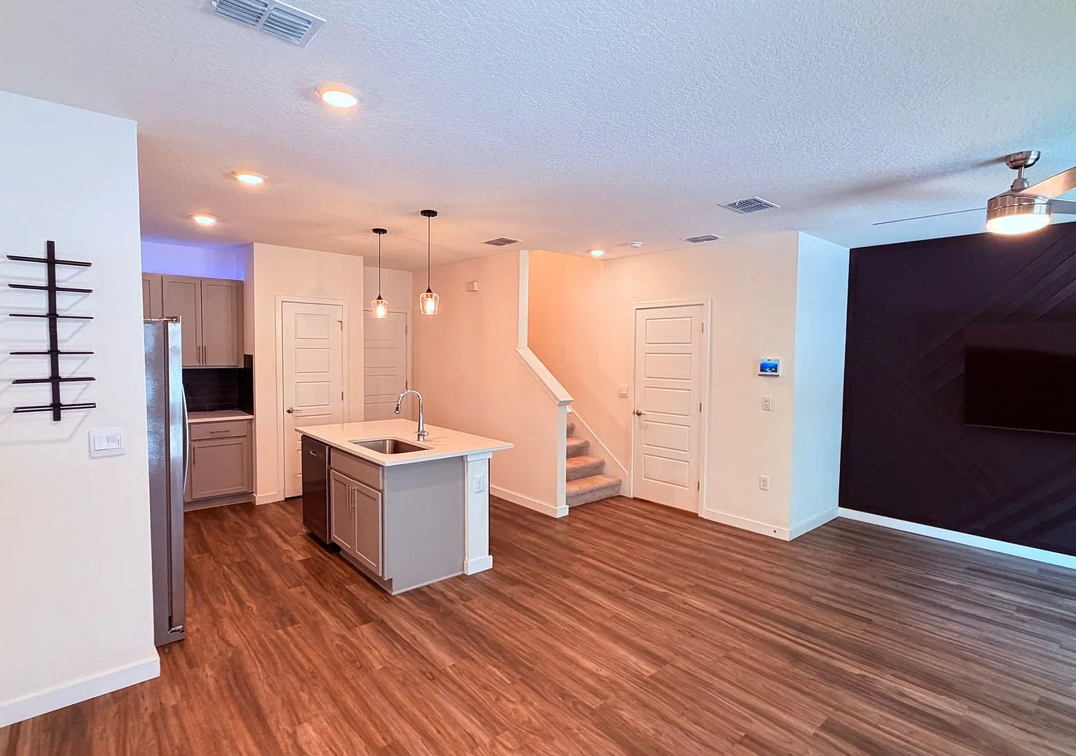 $1000 Off On First Month! Longwood Townhouse Available Now! — Photo 3