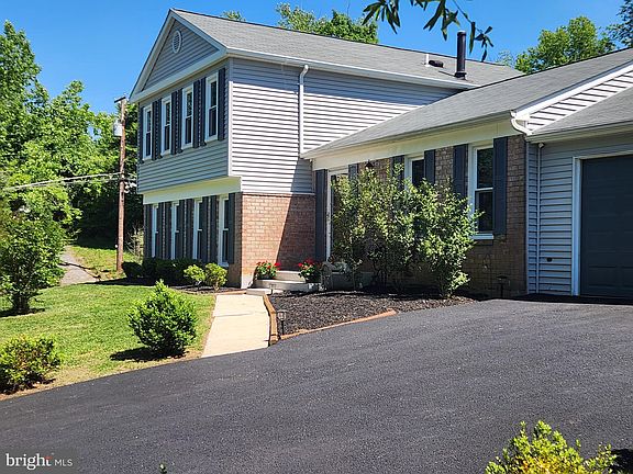 2nd image of 800 Bluffwood Ct