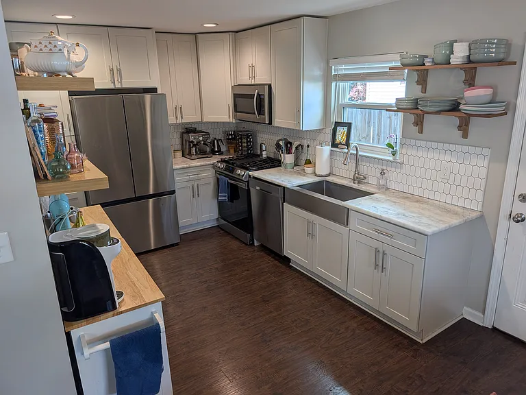 422 Katonah Ave — Photo 3