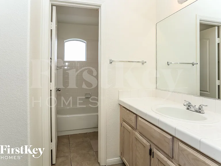 4333 Matinee Ave — Photo 11