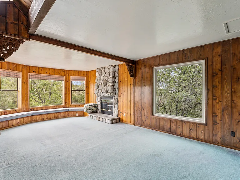 1301 Calgary Dr — Photo 10