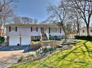 676 Union Ave, Holtsville, NY 11742