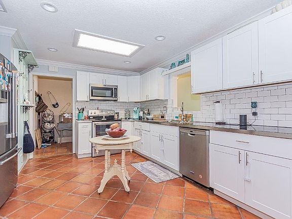 3rd image of 181 13th Ave