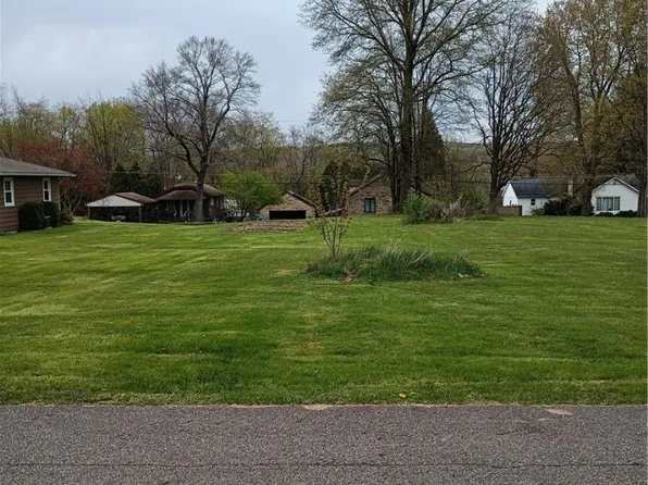 Fairview Ave, Brookfield, OH 44403