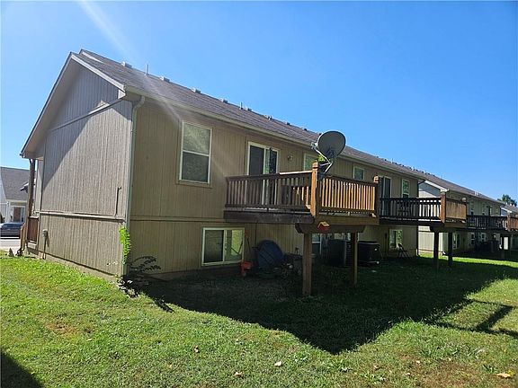 3rd image of 209 SW Pryor Rd