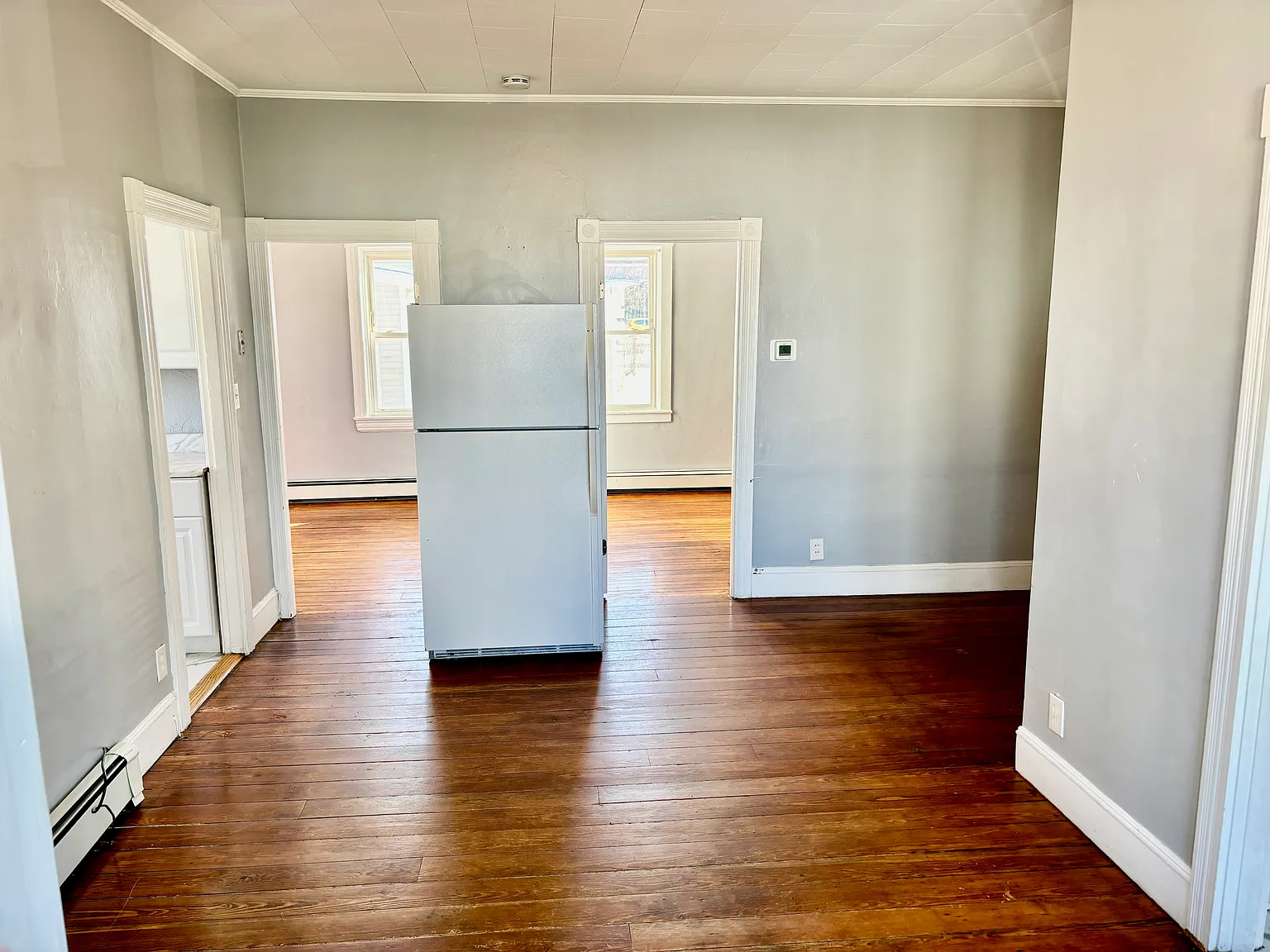 121-129 Fulton St Fall River, MA 1 Bedroom + Bonus Room! Close to New Commuter Rail — Photo 4
