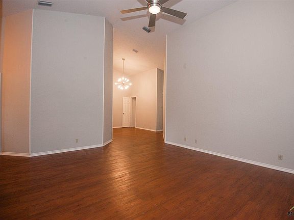 4th image of 5901 Hollytree Dr