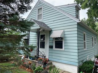 734 33rd St NE, Cedar Rapids, IA 52402